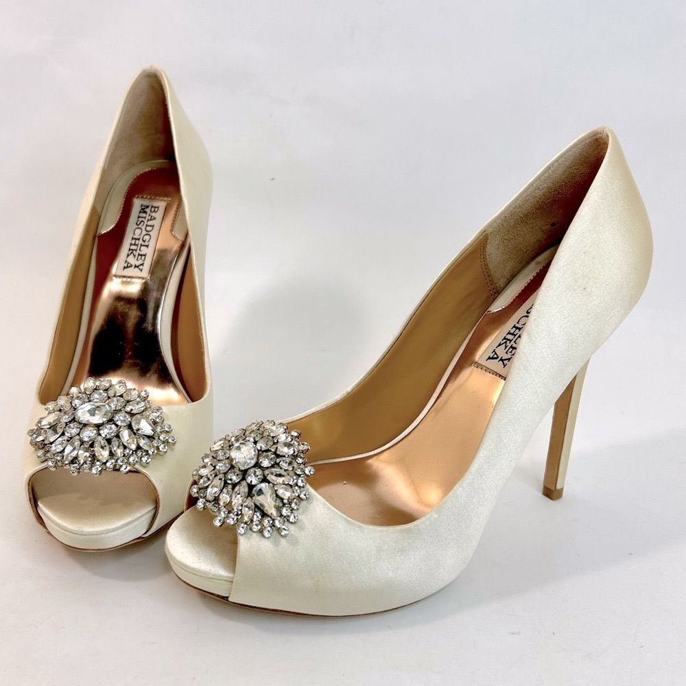 Badgley Mischka 'Jeannie' Crystal Trim Open Toe Ivory Satin Pump size 6
